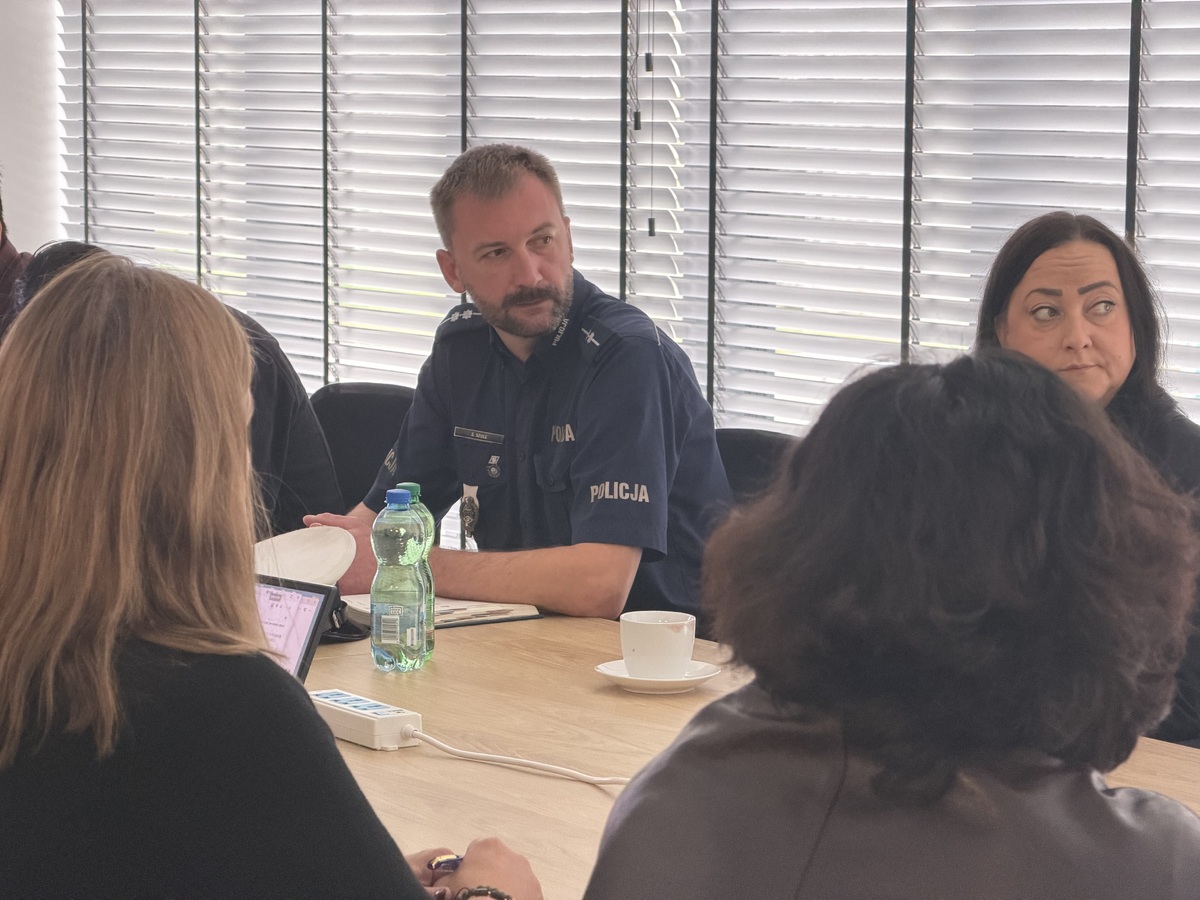 Spotkanie policji z pracownikami firmy Yinlun Setrab Poland
